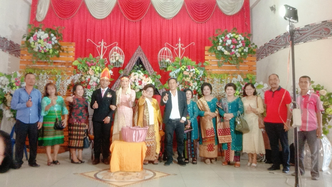 Ikatan Alumni SMP RK MAKMUR Angkatan 89. Hadiri Pernikahan Putra dari Riama Br Sirait