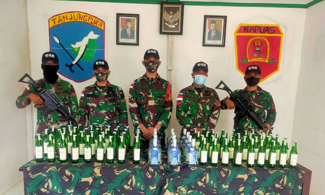 Untuk Kesekian Kalinya, Satgas Pamtas RI-Malaysia Yonif 642 Gagalkan Penyelundupan Ratusan Botol Mir