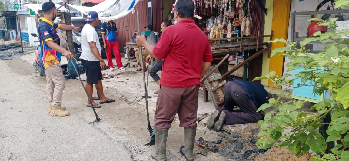 Peduli Kebersihan Lingkungan, Kelurahan Buluh Kasab Kota Dumai Rutin Lakukan Gotong Royong