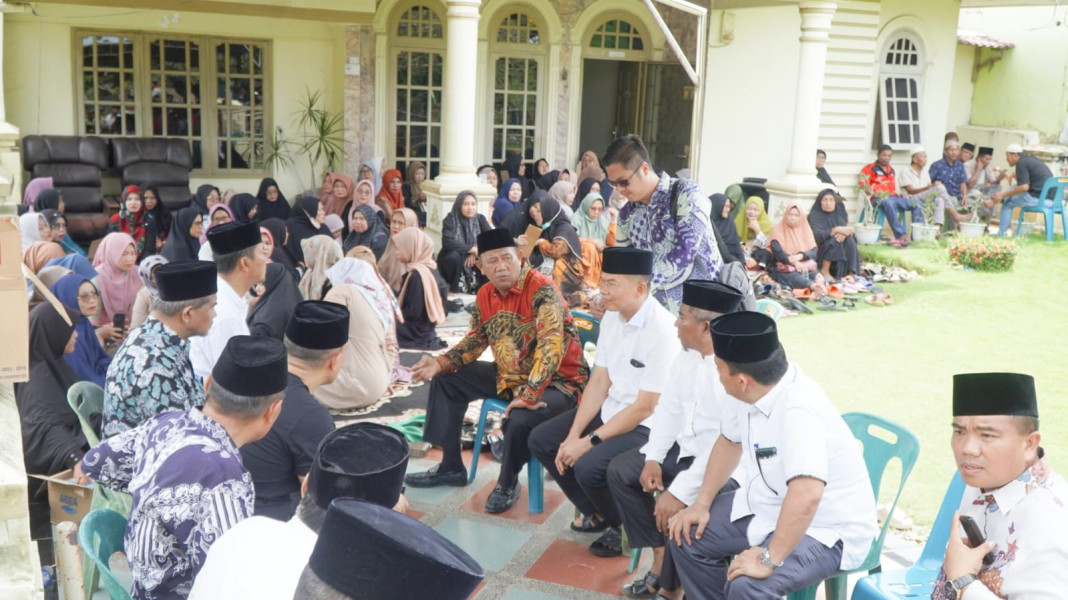 Bertakziah di Kediaman Almarhum Bribda M.Fahrel Kinandung, Syah Afandin Medoakan