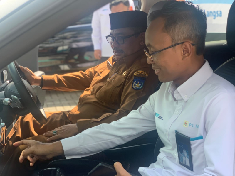 Launching Charging SPKLU dan Test Drive Mobil Listrik