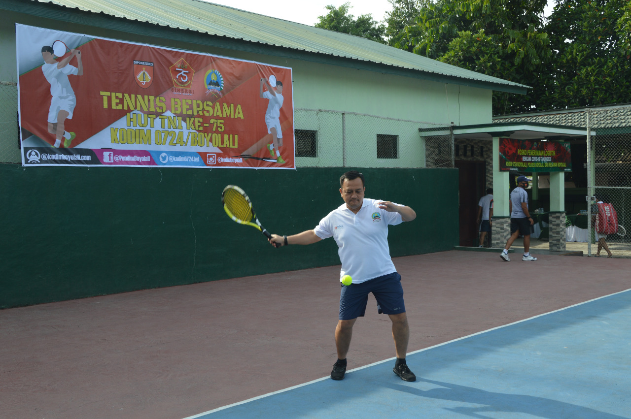 Tenis Bersama Sebagai Ajang Silaturahmi