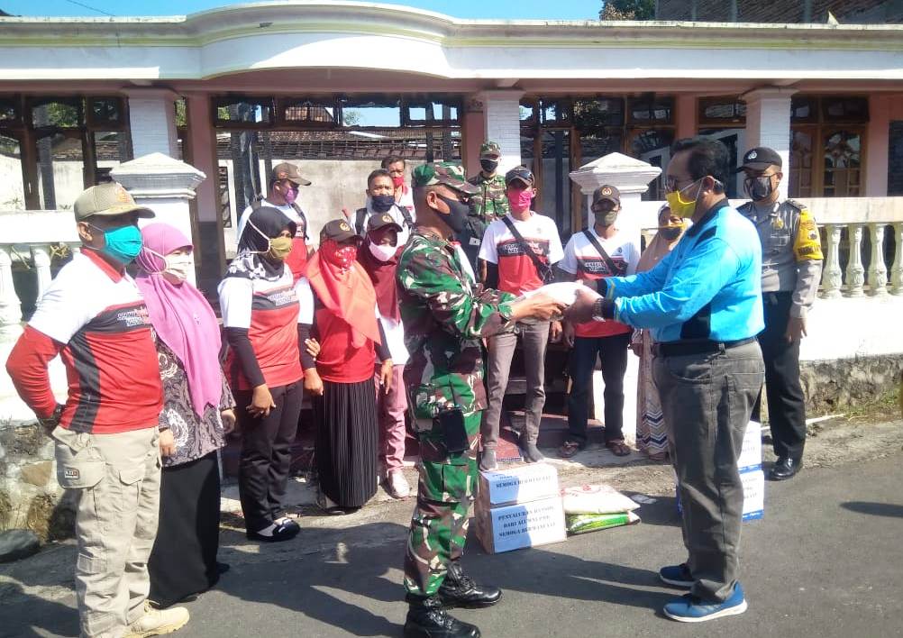 Danramil 14/Klego Kodim 0724/Boyolali dampingi Penyaluran Bansos Kepada Warga Korban Kebakaran