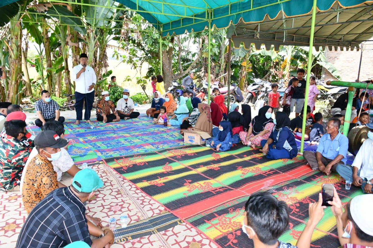 Bupati Sergai Ir H Soekirman Hadiri Panen dan Turun Sawah  Desa Makmur.