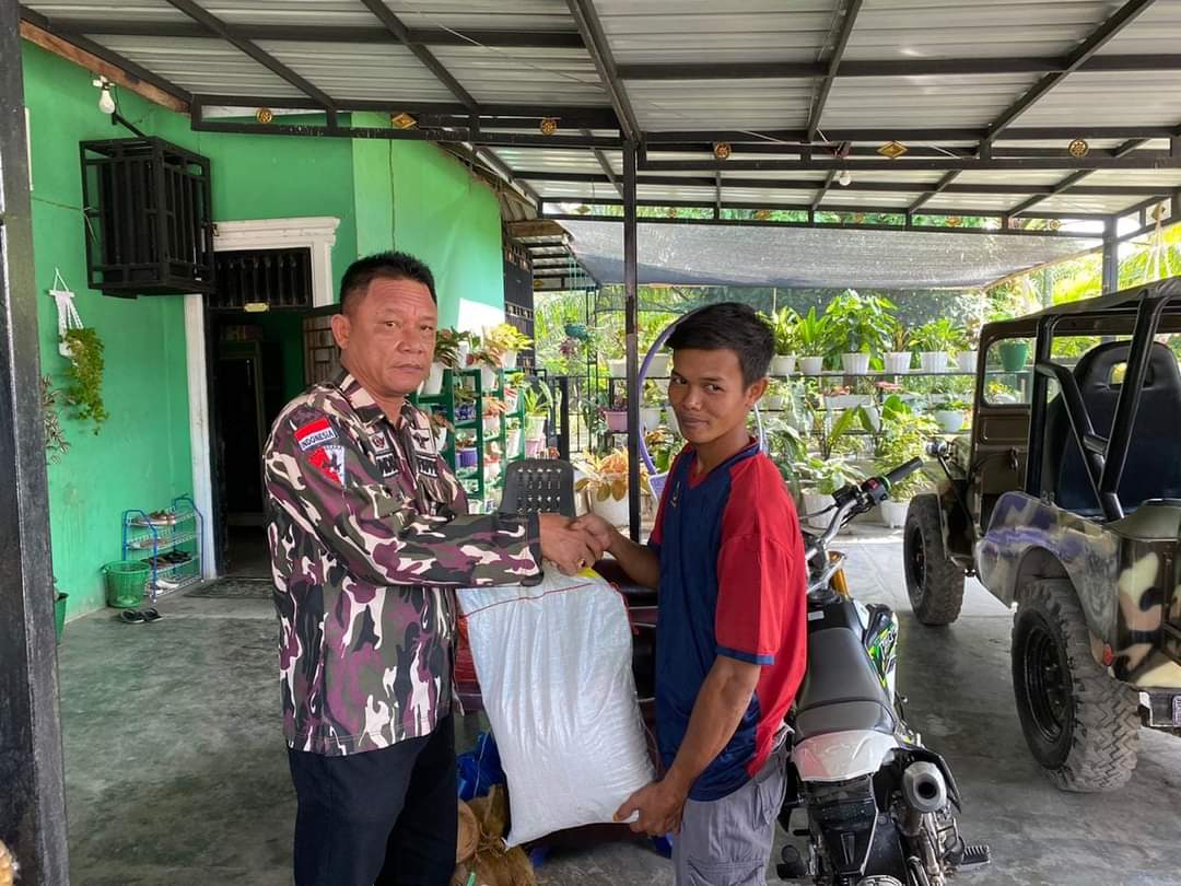 H.Buyung Sitorus tetap bantu kebutuhan persulukan  di Panai Hulu.