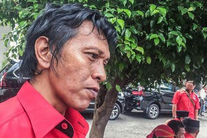 Adian Napitupulu Tuding Mobil Hary Tanoe Pemicu Ricuh di KPU