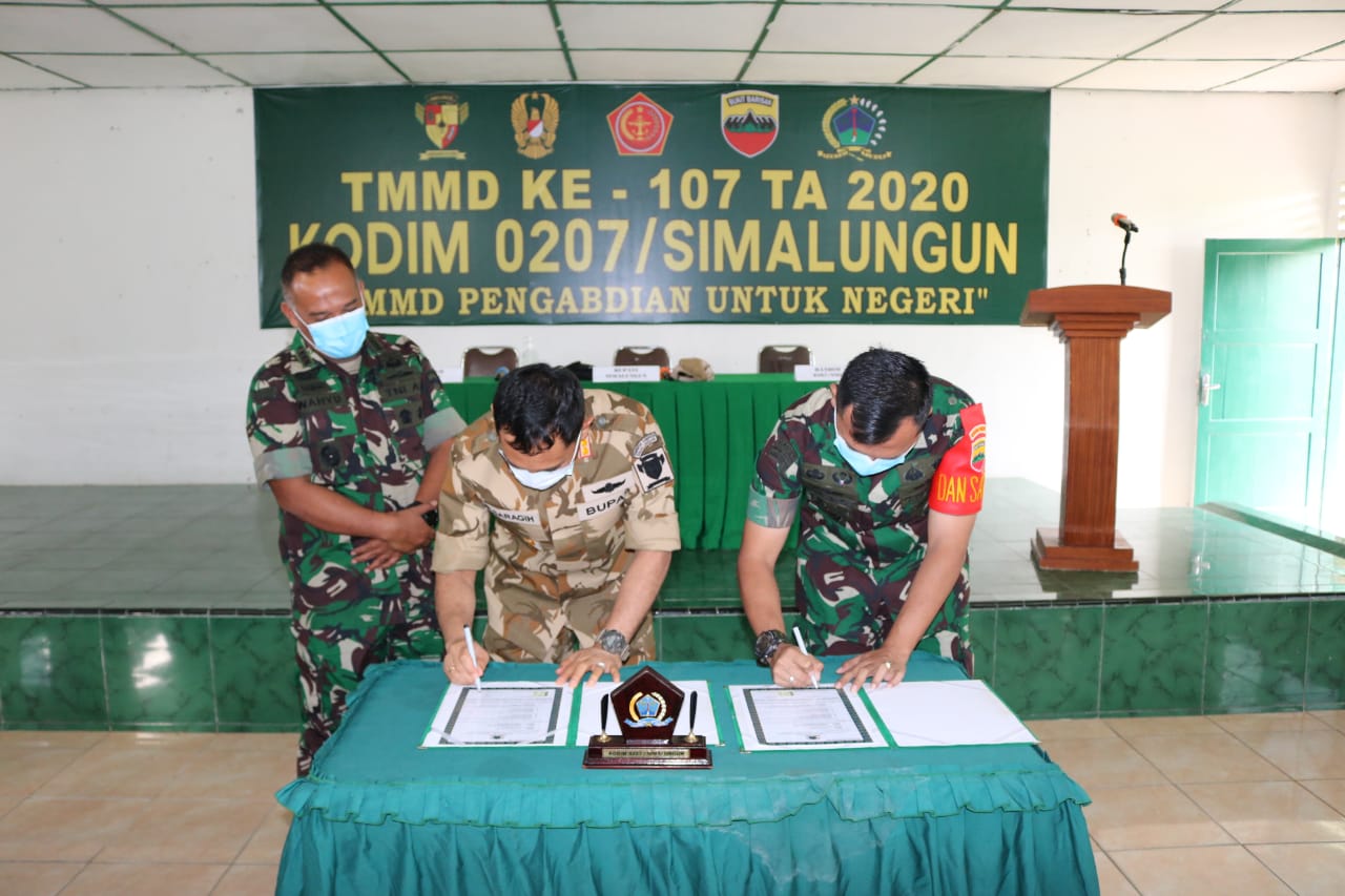 Bupati Simalungun Dan Dandim 0207/Simalungun Tandatangani Berita Acara TMMD Ke-107 