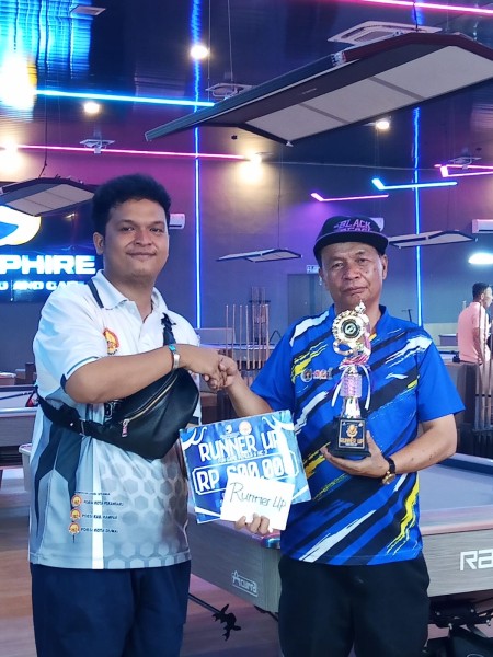 Penasehat PWI Kota Dumai, Riki Hutagalung, Raih Juara Runner-Up di Turnamen Billiard