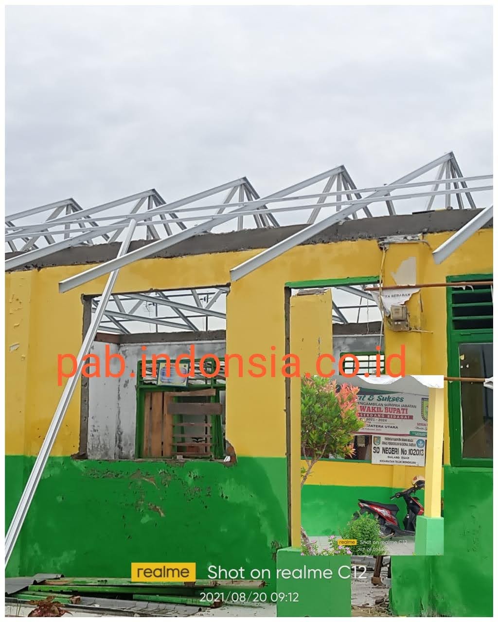 Warga Soroti Rehab Gedung Sekolah SDN 102013  Tanpa Papan Proyek