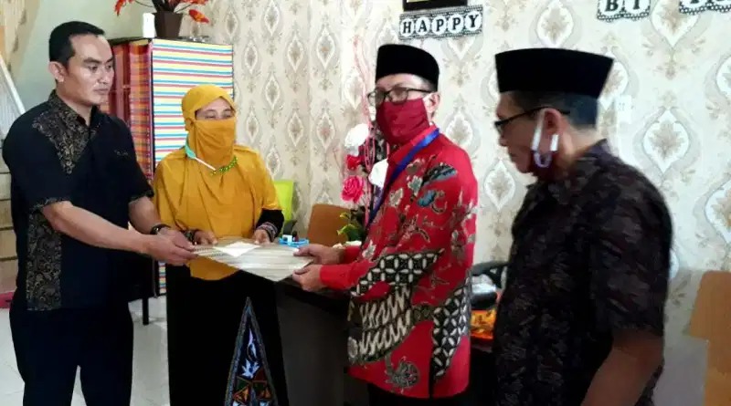 Forum Santri Indonesia Terbentuk di Sumut, Hj Fatma Laila Terima SK Ketua
