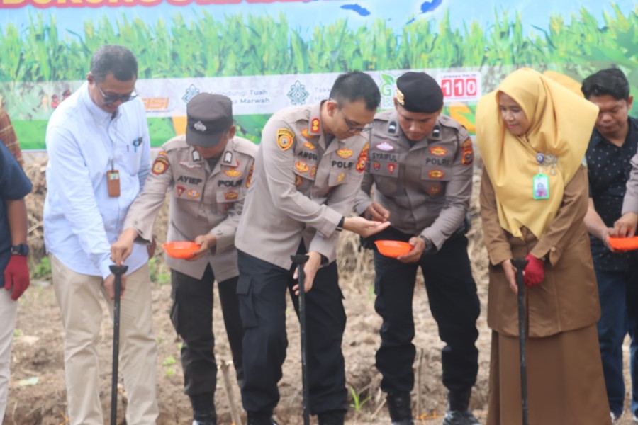 Kapolres Dumai Pimpin Penanaman Bibit Jagung Pipil