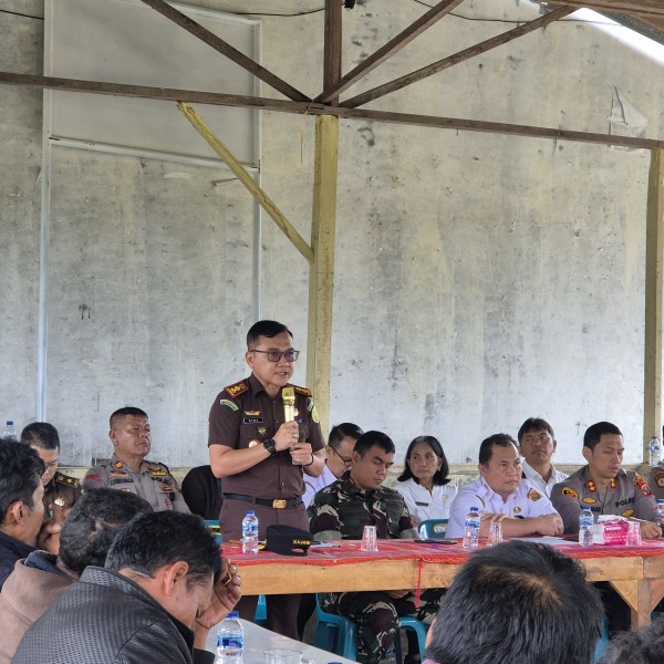 Kajari Dairi Turut Damaikan Konflik Sosial di Desa Parbuluan VI