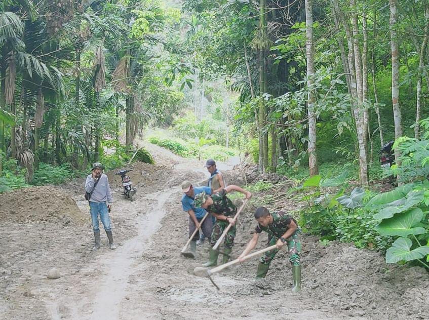 Berpacu dengan Kondisi Alam, Satgas TMMD Kodim 0204/DS Kebut Pengerasan Badan Jalan