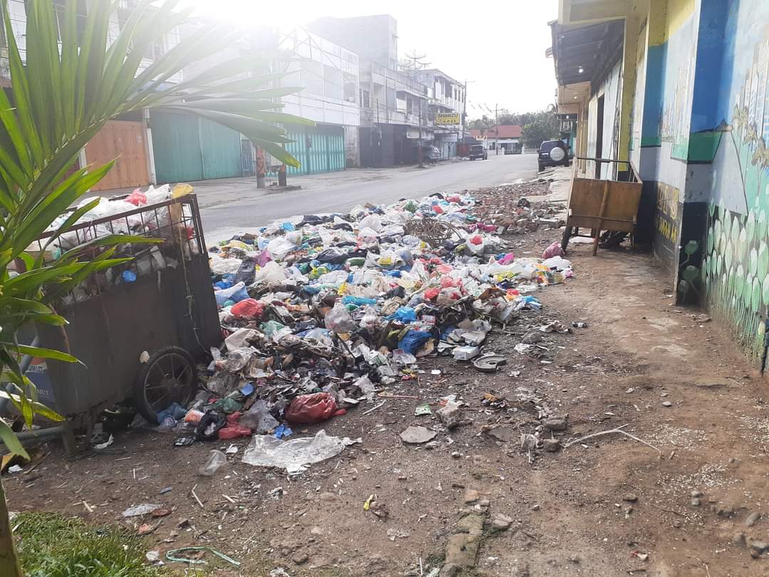 Masyarakat resah karena sampah di Simpang Paindoan tidak diangkut sudah sekian lama