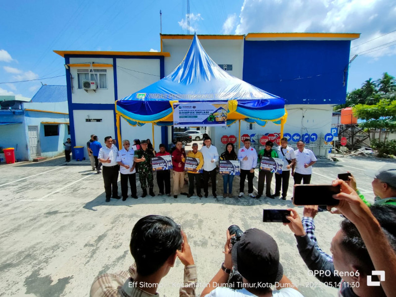 Dishub Kota Dumai Salurkan Bansos Sampak inflasi