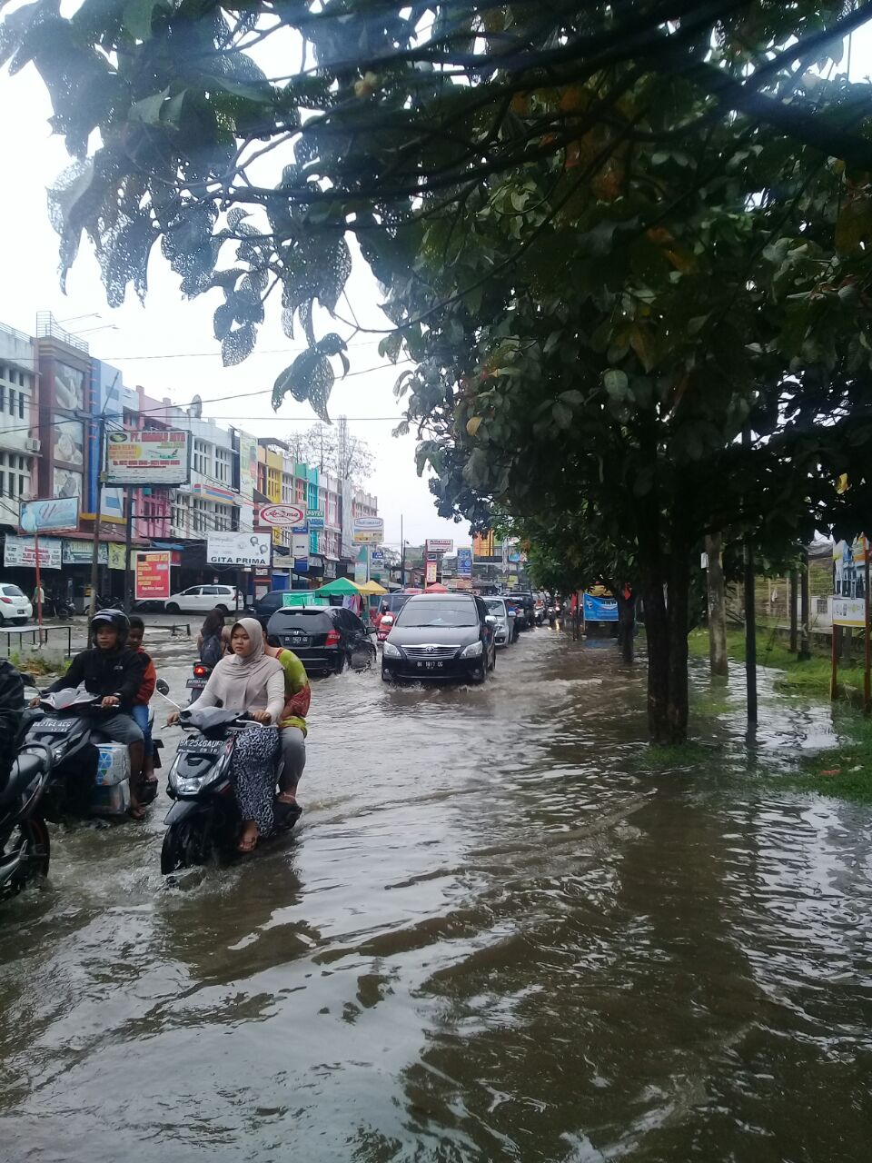 Paska Hujan, Luapan Sungai Deli Banjiri Kawasan Perumahan Johor Permai Indah