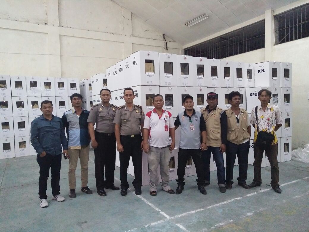 Kapolsek Medan Helvetia Pimpin Langsung Pengamanan Kotak PPK ke KPU Medan