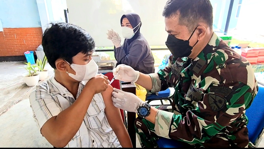 Tim Vaksinasi Lanud Adi Soemarmo Tetap Konsisten Berikan Layanan Vaksin untuk Masyarakat