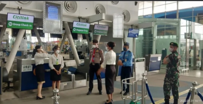 Rutinitas Personil Polsek Kawasan Bandara Kualanamu Melaksanakan Patroli Yustisi Protokol Kesehatan