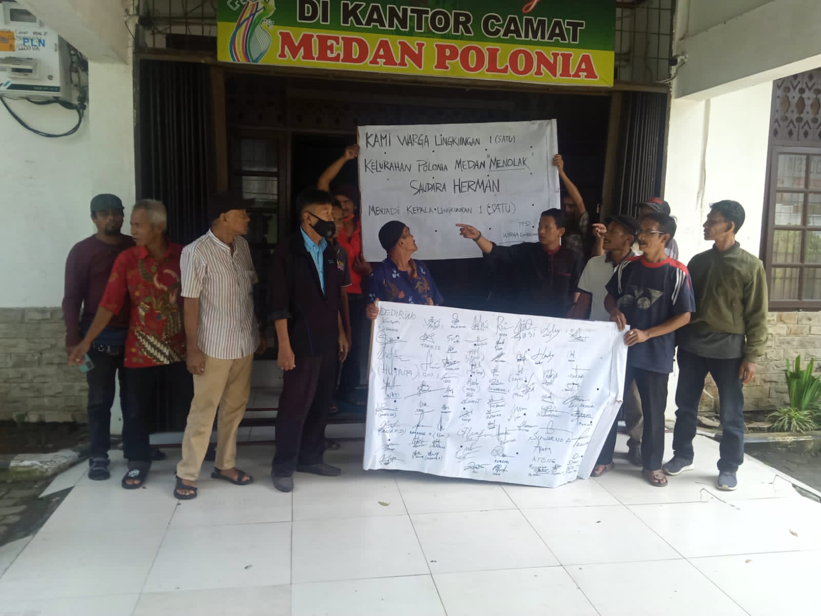 Dituding Manfaatkan Jabatan, Masyarakat Lingk. I Kel Polonia Tolak Pelantikan  HM Sebagai Kepling