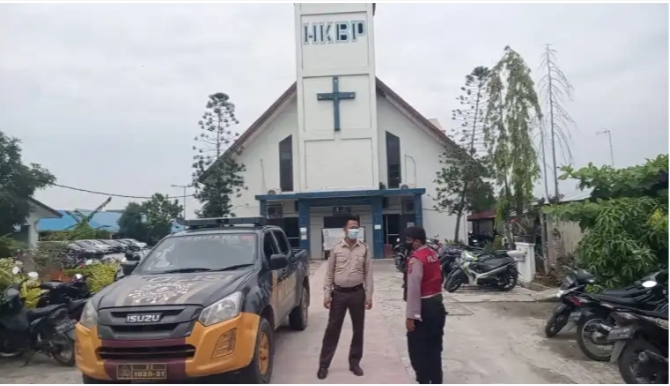 Satuan Samapta Polresta Deli Serdang Melaksanakan Patroli Di Seluruh Gereja