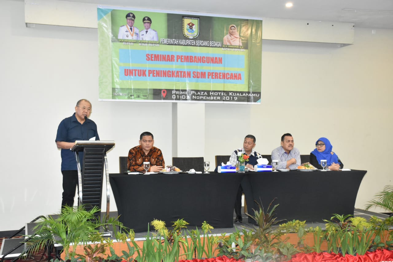 H. Soekirman Buka Seminar Pembangunan Fokus Penguatan SDM Perencana Program