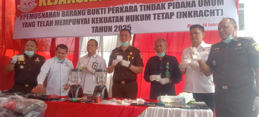 Kejaksaan Negeri Dumai  Mengadakan Pemusnahan Berupa Barang Bukti Sudah Berkekuatan Hukum Tetap