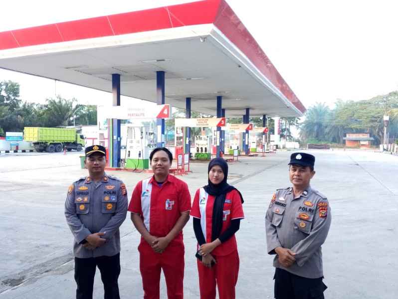 Polres Dumai dan Polsek Jajaran Melaksanakan Patroli Pastikan Seluruh SPBU Yang Ada Di Dumai Aman Kondusif