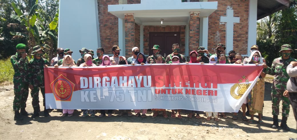 Sinergi TNI-Polri, Polres Simalungun Berikan Bantuan Bagi Warga Kurang Mampu Jelang HUT TNI ke 75