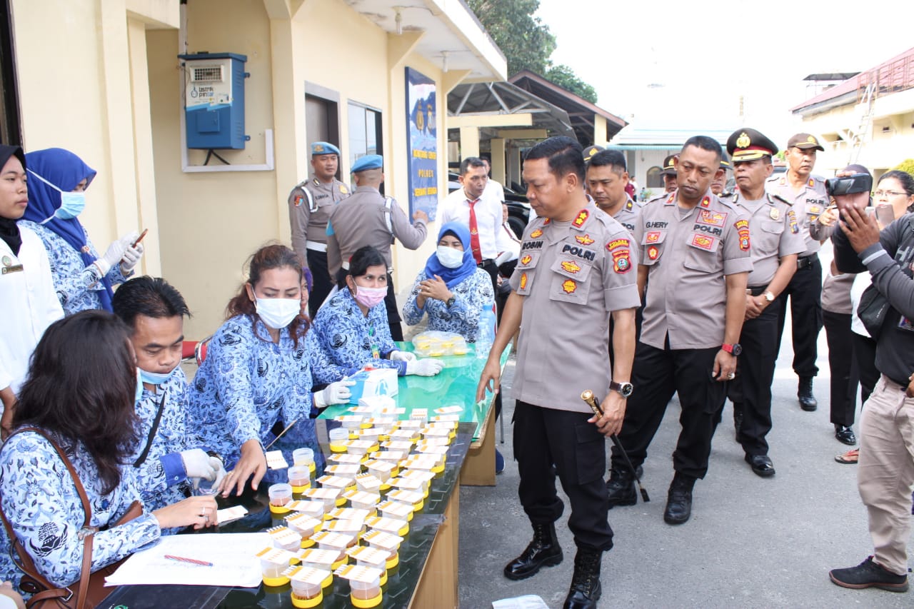 Kapolres AKBP Robin Simatupang Mendadak  Tes Urine Para Personil Polres Sergai