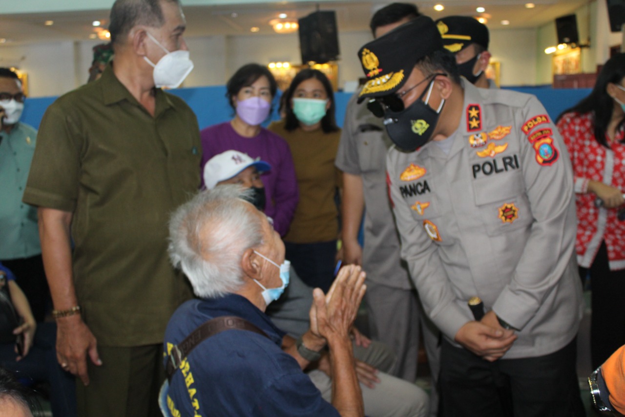 Polres Pematangsiantar Dampingi Kapolda Tinjau Vaksinasi Guru dan Lansia