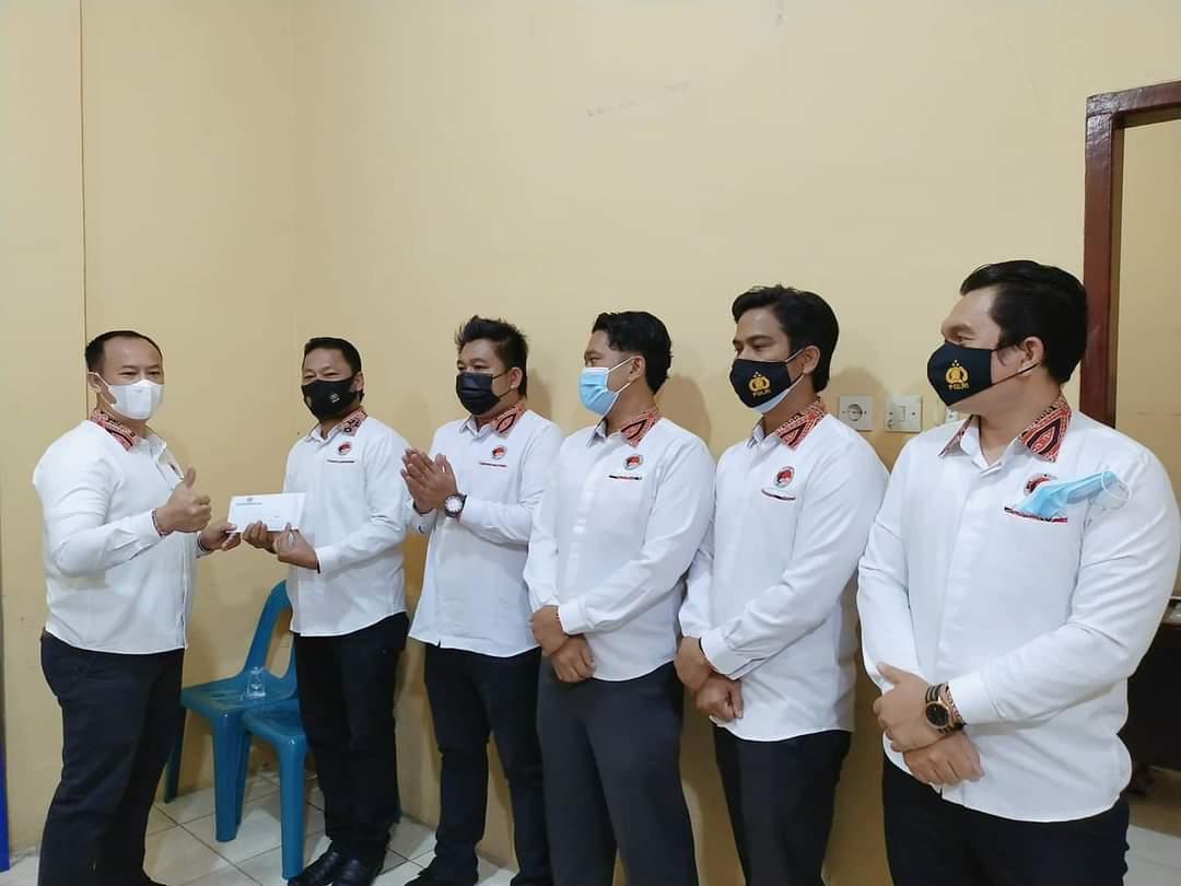 Kasat Narkoba Polres Labuhanbatu serahkan Reward kepada Kateam 2 Aiptu Sasterawan Ginting