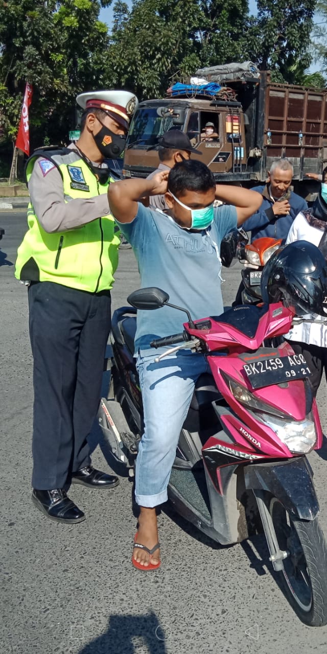 Ini Yang Dilakukan Anggota Pos Pam X Manhattan Polsek Medan Helvetia Menyambut Nataru 2021