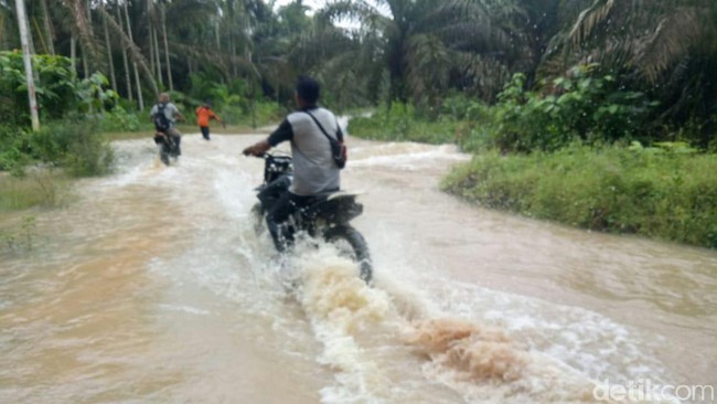 Inhu Riau Dilanda Banjir, 4.000 Rumah Tergenang
