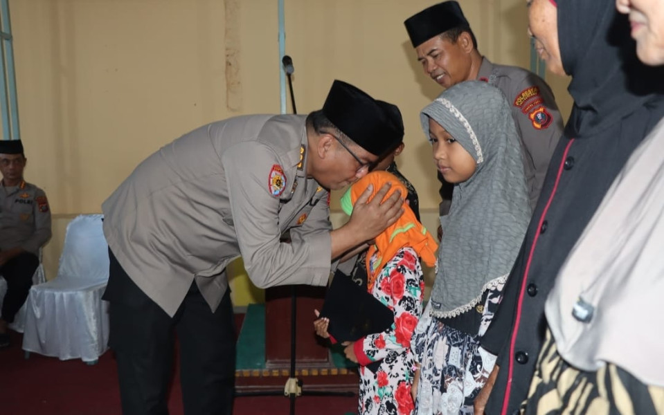 Polresta Deli Serdang Gandeng Polda Sumut laksanakan Safari Ramadan, Beri Santunan Anak Yatim