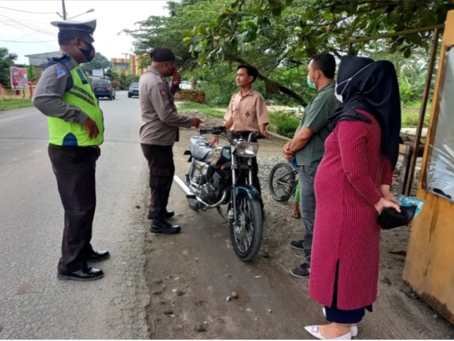 Polsek Beringin Membagikan Masker Gratis Melalui Operasi Yustisi kepada Masyarakat