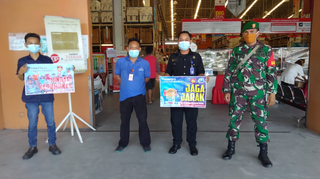 Tekan Angka Covid-19 Paska Lebaran 1442 H Babinsa Kratonan Sasar PPKM Mikro di Lottemart