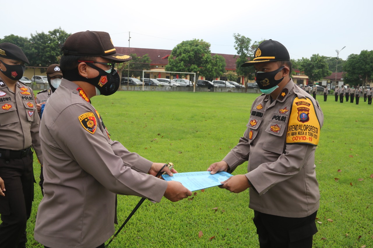 Kapolresta Deli Serdang Berikan Reward Kepada 41 orang Personilnya yang Berprestasi