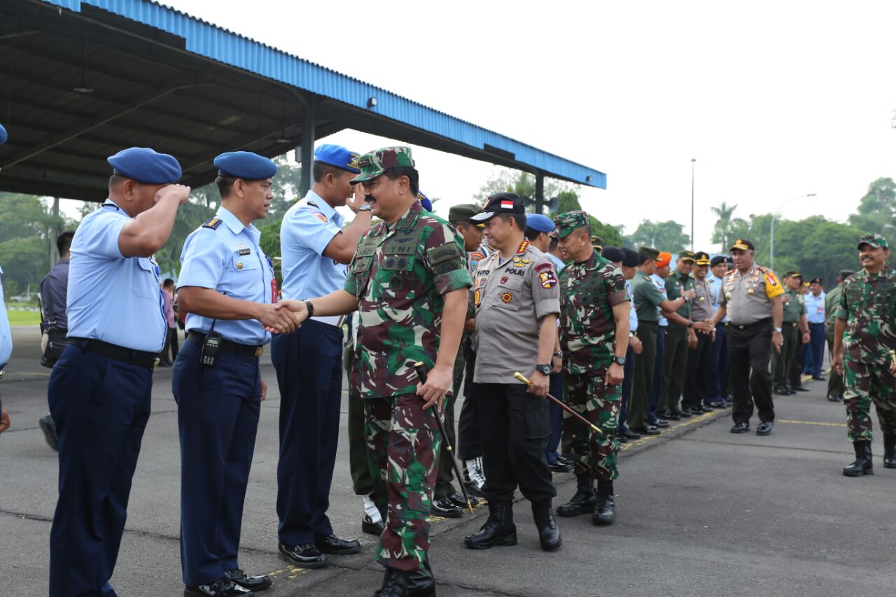 Kapolda Lepas Keberangkatan Panglima TNI dan Kapolri dari Lanud Soewondo