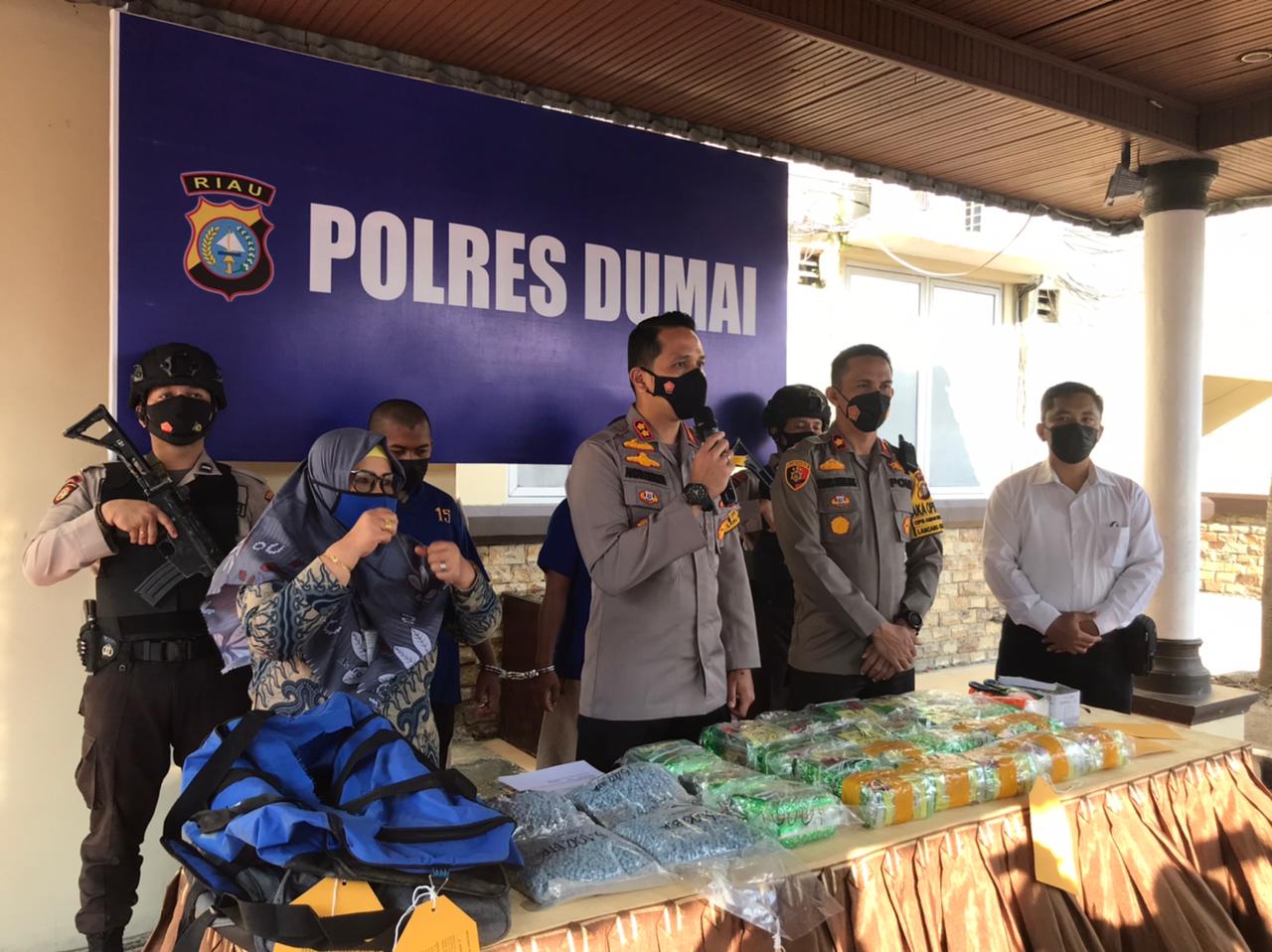 Polres Dumai Bekuk Dua Kurir Bersama  ± 23 Kilogram Shabu Dan 19.937 Butir Pil Ekstasi 
