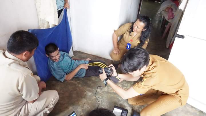 Dinas Dukcapil Dairi Rekam KTP-el Warga Difabel dan Pelajar SMA Negeri di Silahisabungan