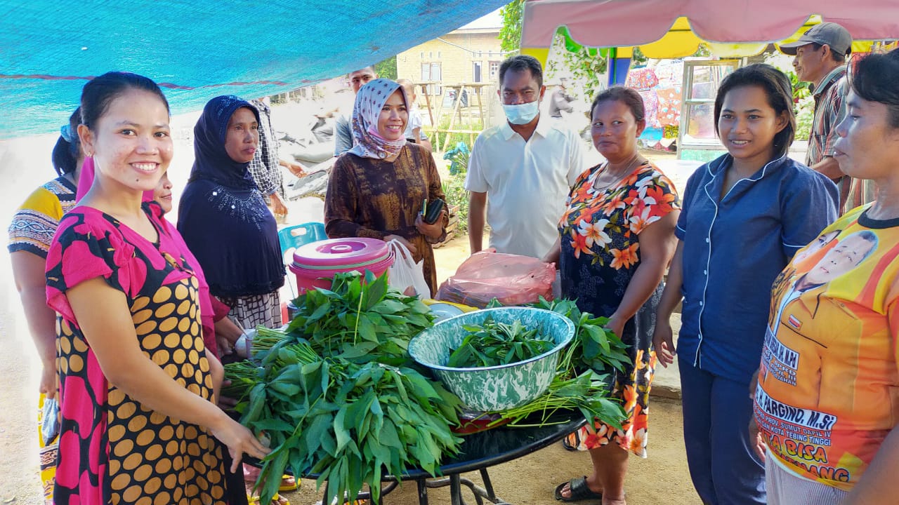Pasca Pilkada Sergai, Wabup  H Darma Wijaya Bersama Ketua GOPTKI  Hj. Rosmaidah S Kunjungi Warga Kor