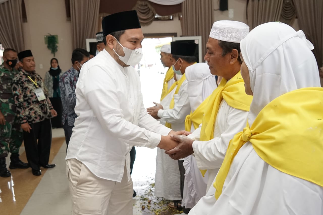 LEPAS JEMAAH CALON HAJI PAKPAK BHARAT, INI PESAN BUPATI
