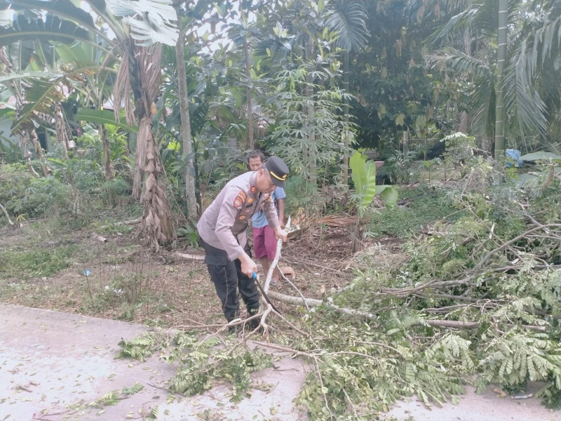 Polsek Sungai Sembilan Gelar Giat Cooling Sistem Di kelurahan Basilam Baru