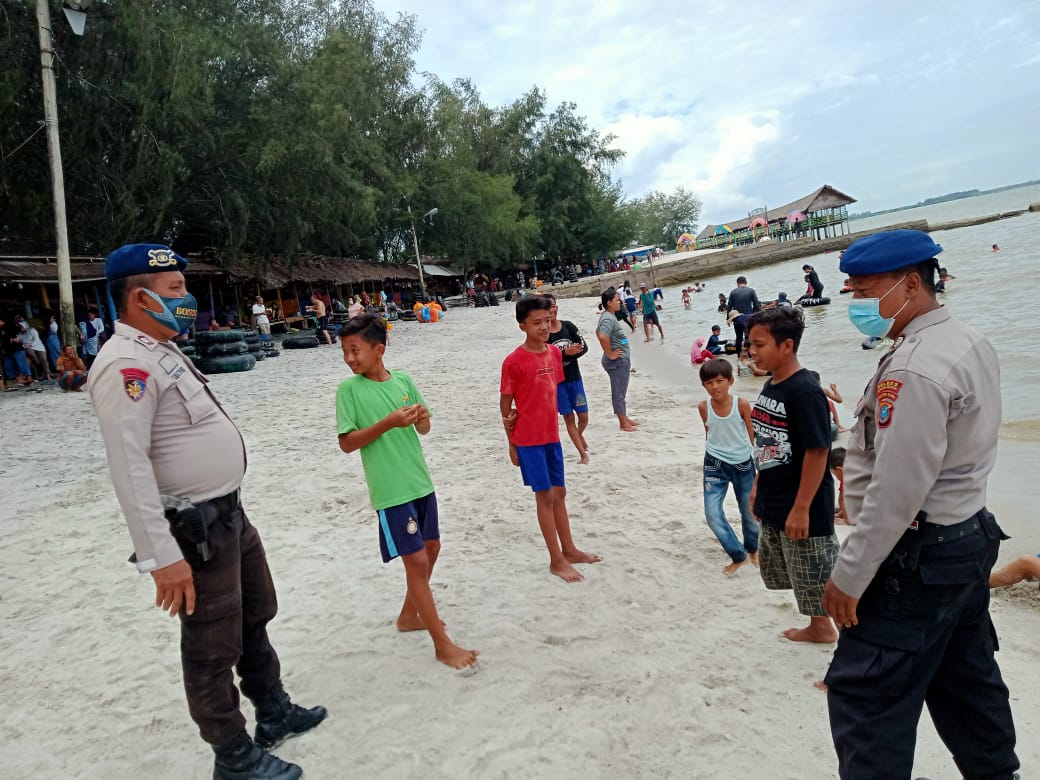 Satpol Perairan Polres Sergai  Laksanakan Penerapan Prokes AKB  di Obyek Wisata Pantai