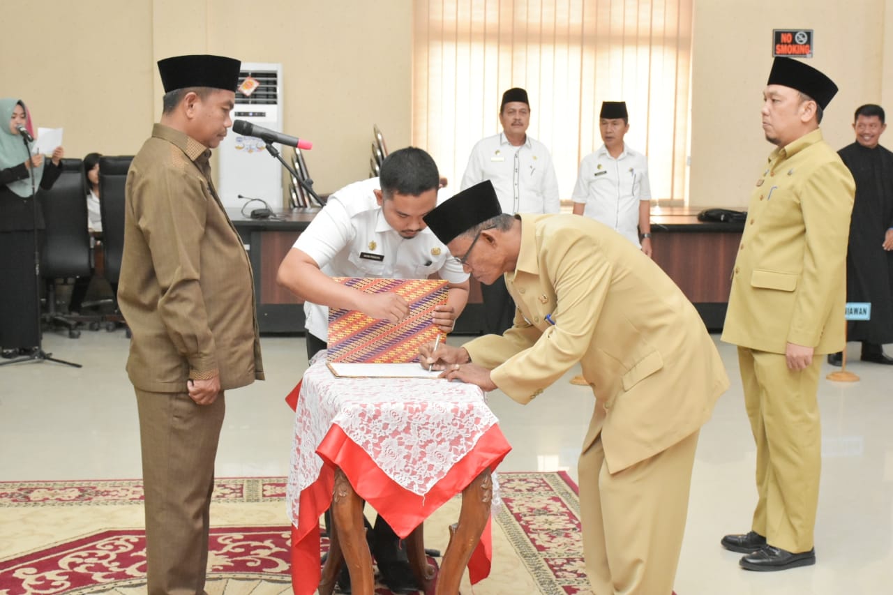 Wabup Sergai  H Darma Wijaya Lantik 11 Pejabat Administrator 