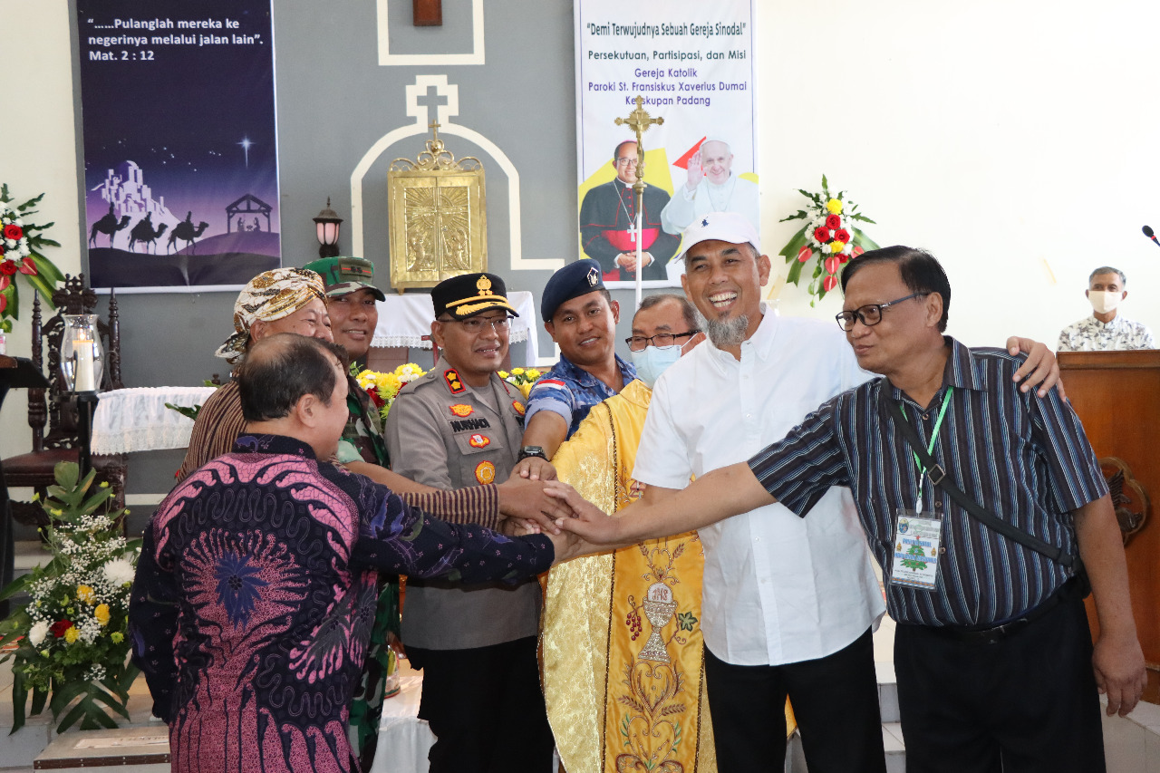 Pastikan kesiapan Personil, AKBP Nurhadi Ismanto Tinjau Pos Pengamanan Natal 2022