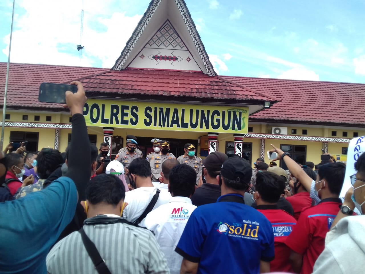 Wartawan Siantar Simalungun, Lakukan Aksi Damai, Minta Kepolisian Tuntaskan Kasus Marsal