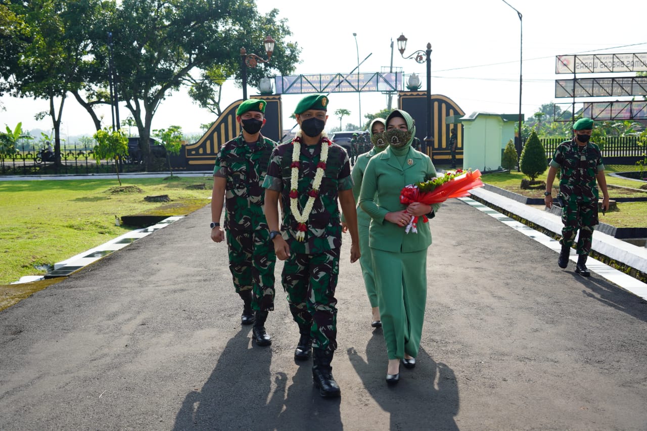 Prajurit Korem 071/Wijayakusuma Sambut Calon    Danrem Baru