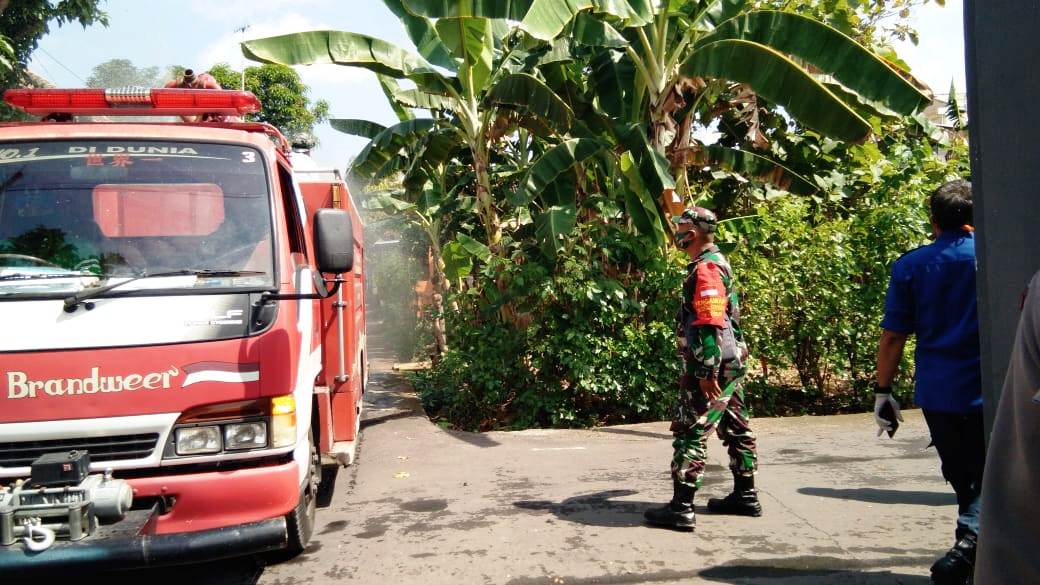 Penyemprotan Gunakan Mobil BPBD 